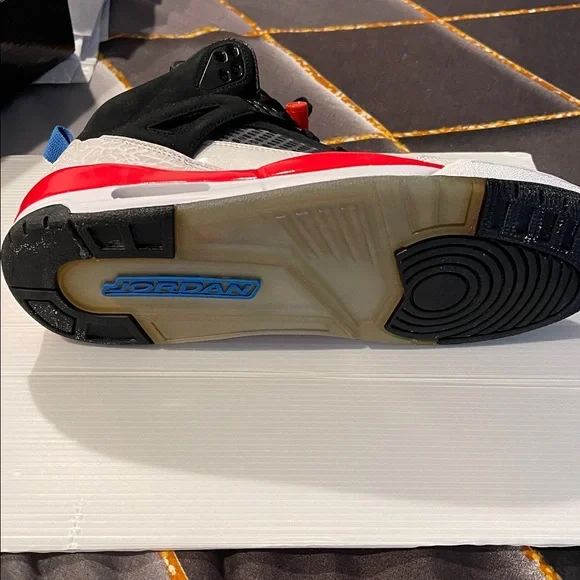 Jordan Spizike Black and Infrared Sneakers - Picture 5 of 11